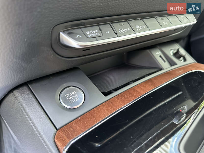 Внедорожник / Кроссовер Audi Q5 2021 в Киеве