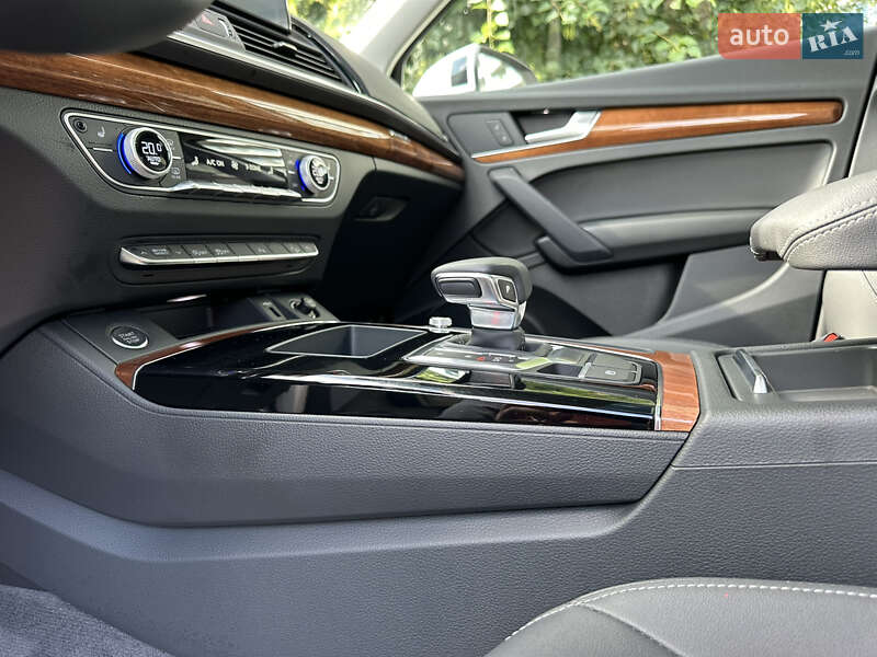 Внедорожник / Кроссовер Audi Q5 2021 в Киеве