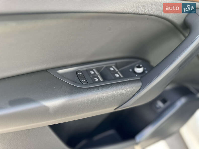 Внедорожник / Кроссовер Audi Q5 2021 в Киеве