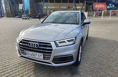 Внедорожник / Кроссовер Audi Q5 2017 в 