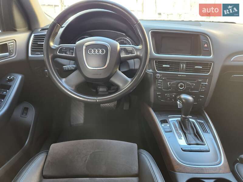 Позашляховик / Кросовер Audi Q5 2010 в Дніпрі
