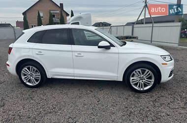 Внедорожник / Кроссовер Audi Q5 2018 в 
