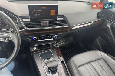 Внедорожник / Кроссовер Audi Q5 2018 в 