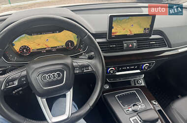 Внедорожник / Кроссовер Audi Q5 2018 в 