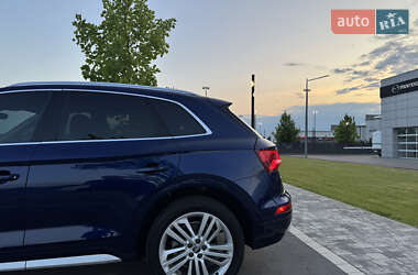 Внедорожник / Кроссовер Audi Q5 2017 в 