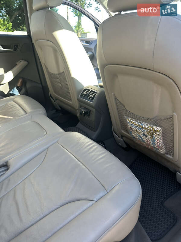 Внедорожник / Кроссовер Audi Q5 2011 в Луцке