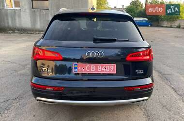 Позашляховик / Кросовер Audi Q5 2018 в 