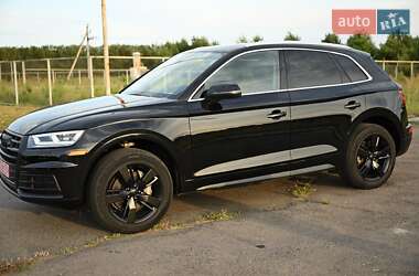 Внедорожник / Кроссовер Audi Q5 2018 в 