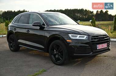 Внедорожник / Кроссовер Audi Q5 2018 в 