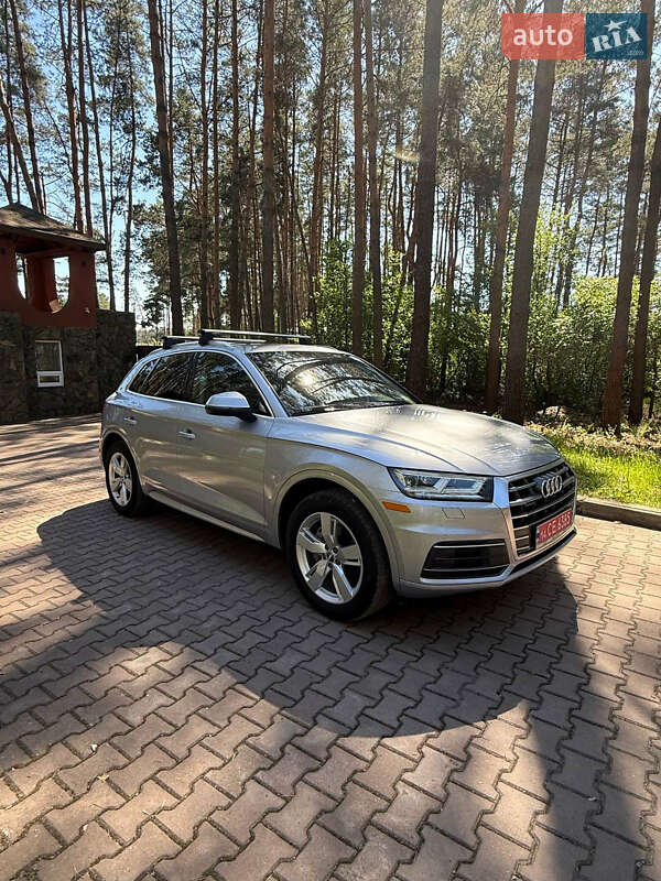 Внедорожник / Кроссовер Audi Q5 2018 в 