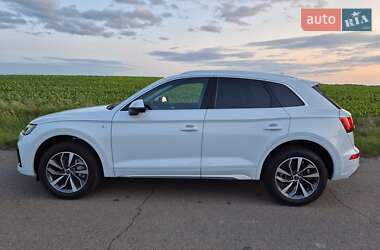 Позашляховик / Кросовер Audi Q5 2024 в 