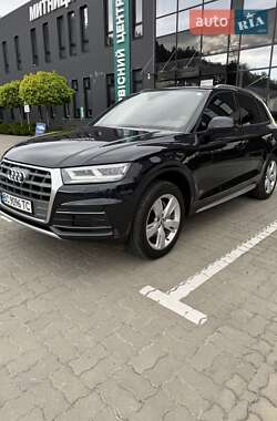 Внедорожник / Кроссовер Audi Q5 2018 в 