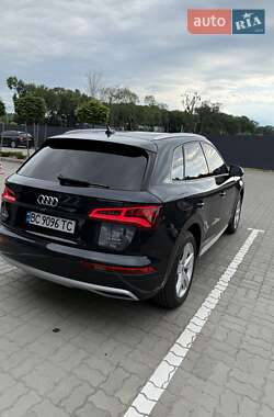 Внедорожник / Кроссовер Audi Q5 2018 в 