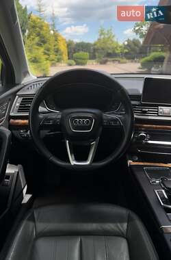 Внедорожник / Кроссовер Audi Q5 2018 в 