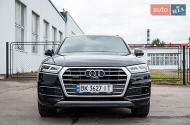 Внедорожник / Кроссовер Audi Q5 2018 в 