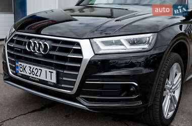 Внедорожник / Кроссовер Audi Q5 2018 в 