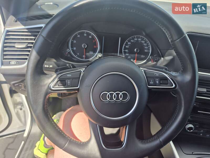 Позашляховик / Кросовер Audi Q5 2017 в Луцьку