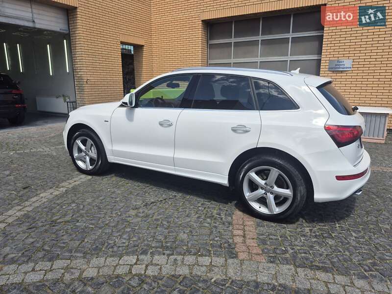 Позашляховик / Кросовер Audi Q5 2017 в Луцьку