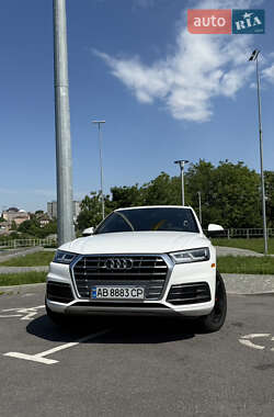 Внедорожник / Кроссовер Audi Q5 2017 в 