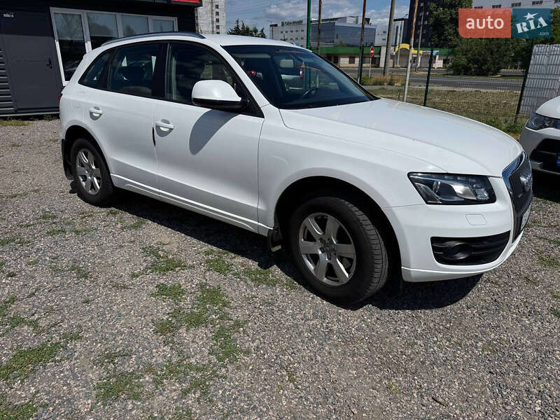 Внедорожник / Кроссовер Audi Q5 2012 в 