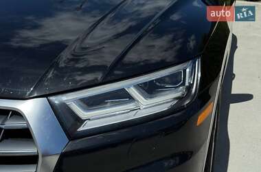 Внедорожник / Кроссовер Audi Q5 2018 в 