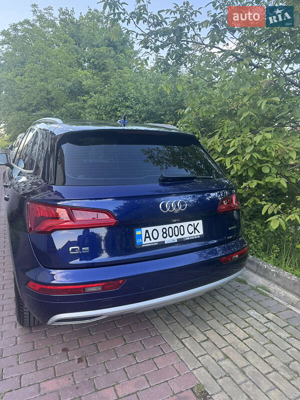 Внедорожник / Кроссовер Audi Q5 2017 в Ужгороде