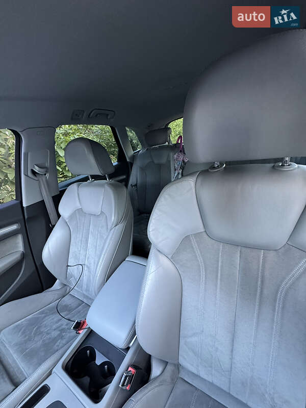 Внедорожник / Кроссовер Audi Q5 2017 в Ужгороде