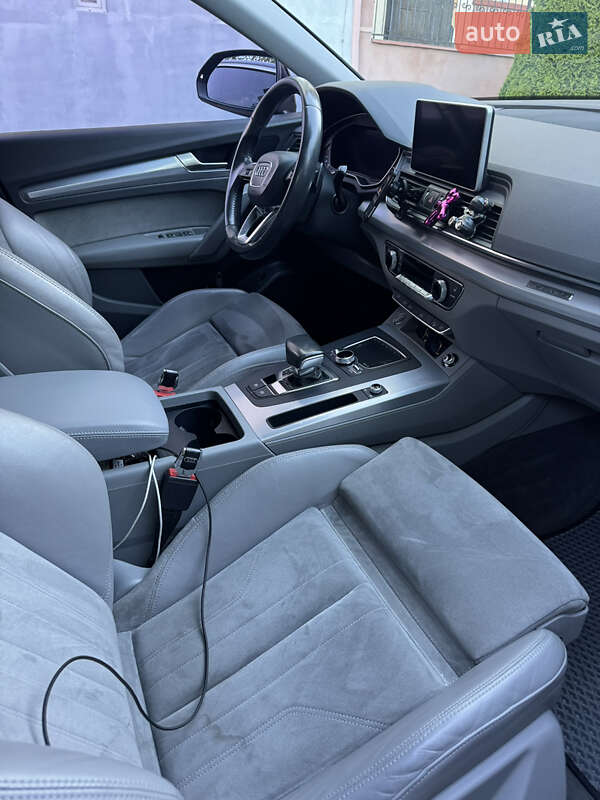 Внедорожник / Кроссовер Audi Q5 2017 в Ужгороде
