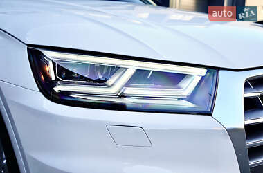 Внедорожник / Кроссовер Audi Q5 2018 в 
