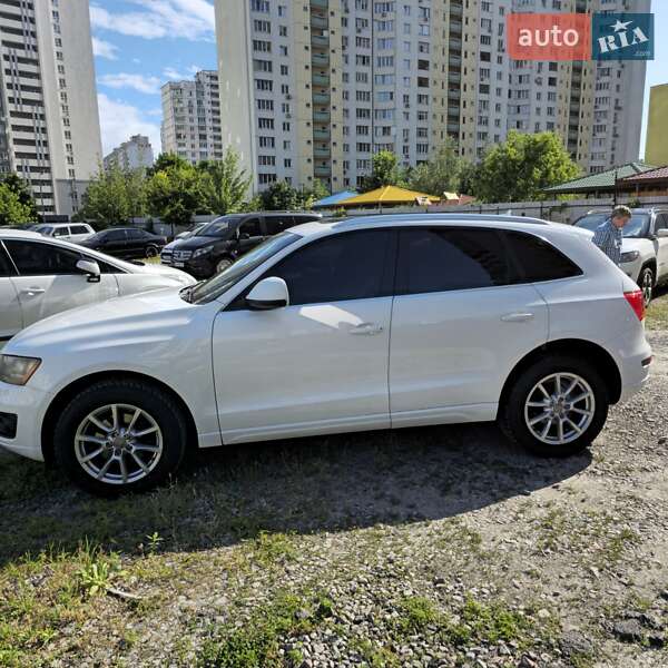 Внедорожник / Кроссовер Audi Q5 2010 в Киеве