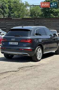 Внедорожник / Кроссовер Audi Q5 2018 в 