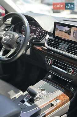 Внедорожник / Кроссовер Audi Q5 2018 в 