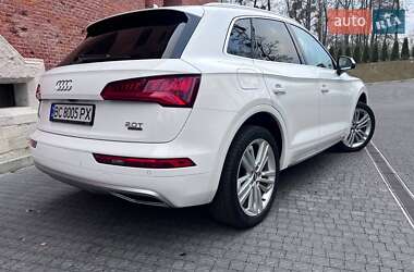 Внедорожник / Кроссовер Audi Q5 2018 в 