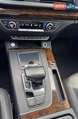 Внедорожник / Кроссовер Audi Q5 2017 в 