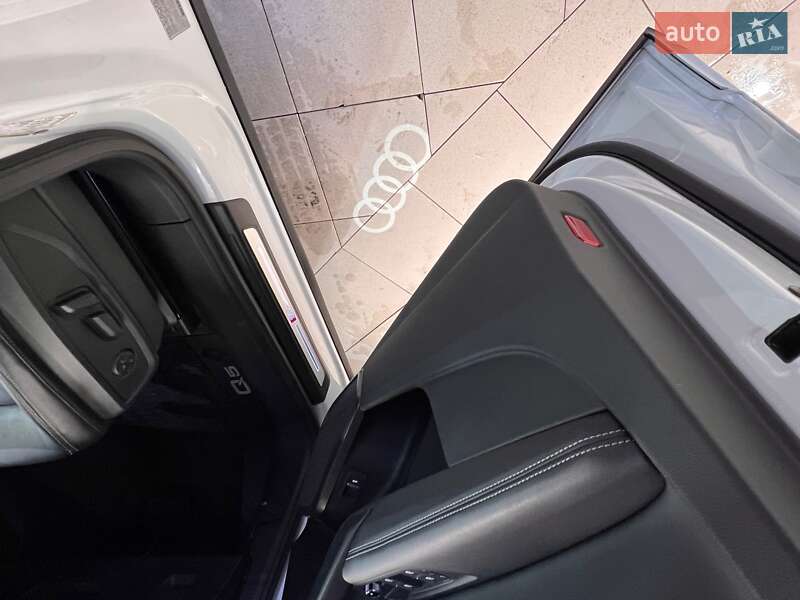 Позашляховик / Кросовер Audi Q5 2022 в Києві