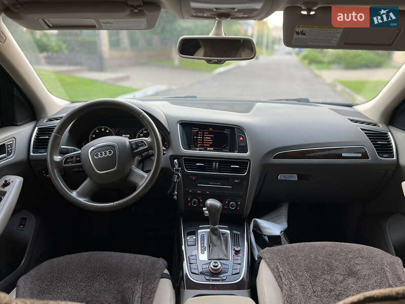 Внедорожник / Кроссовер Audi Q5 2010 в Ровно