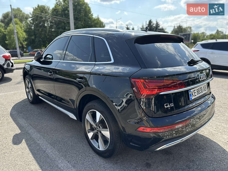 Позашляховик / Кросовер Audi Q5 2022 в Дніпрі