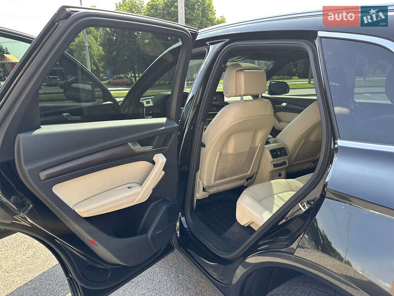 Позашляховик / Кросовер Audi Q5 2022 в Дніпрі