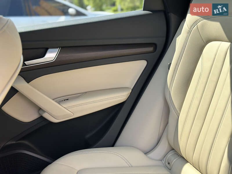 Позашляховик / Кросовер Audi Q5 2022 в Дніпрі