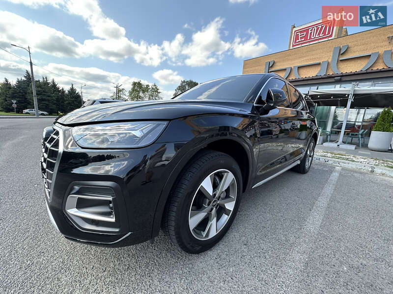 Позашляховик / Кросовер Audi Q5 2022 в Дніпрі