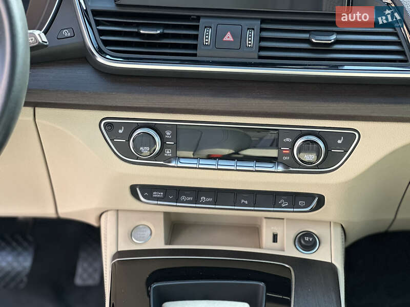 Позашляховик / Кросовер Audi Q5 2022 в Дніпрі