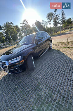 Внедорожник / Кроссовер Audi Q5 2017 в 