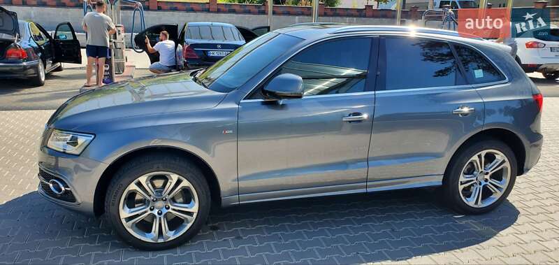 Позашляховик / Кросовер Audi Q5 2015 в Рівному