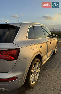 Внедорожник / Кроссовер Audi Q5 2018 в 