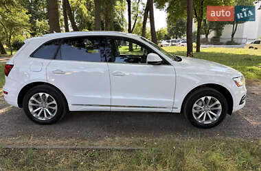 Позашляховик / Кросовер Audi Q5 2016 в 