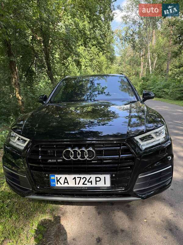 Внедорожник / Кроссовер Audi Q5 2018 в 