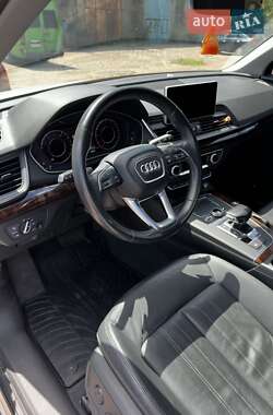 Внедорожник / Кроссовер Audi Q5 2017 в 
