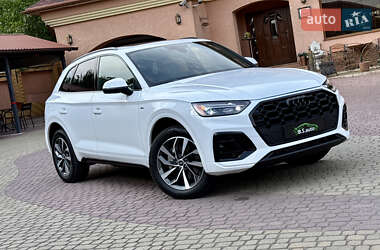 Позашляховик / Кросовер Audi Q5 2024 в 