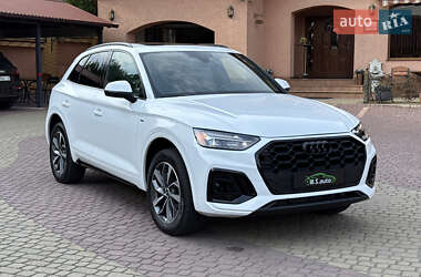 Позашляховик / Кросовер Audi Q5 2024 в 