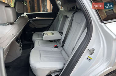 Позашляховик / Кросовер Audi Q5 2024 в 